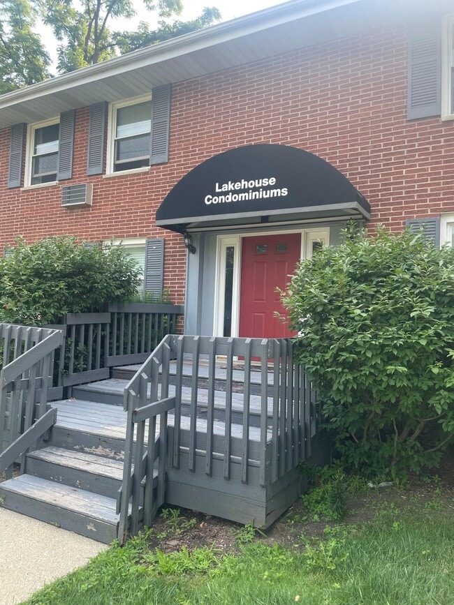 1335 W Main St in Lake Geneva, WI - Building Photo - Building Photo