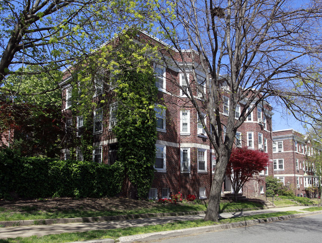 2715 Cortland Pl in Washington, DC - Foto de edificio - Building Photo