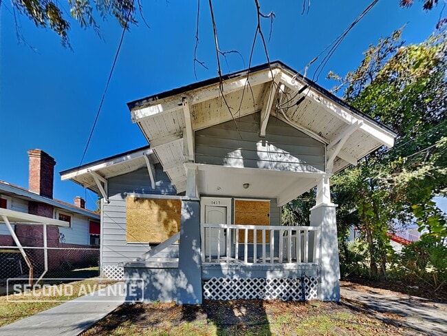 property at 1417 W 6th St