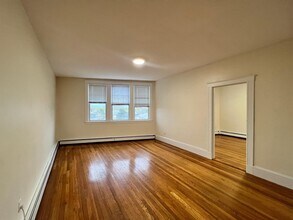 206 Massachusetts Ave, Unit 8 in Arlington, MA - Foto de edificio - Building Photo