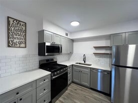 2306 Barton Village Cir in Austin, TX - Building Photo