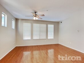 16825 N 14th St in Phoenix, AZ - Foto de edificio - Building Photo