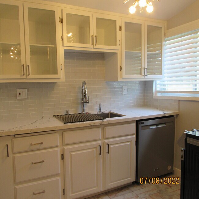 820 Columbia Ave in Los Angeles, CA - Building Photo - Building Photo