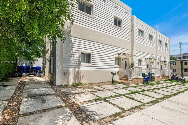 1013 SW 7th St in Miami, FL - Building Photo - Building Photo