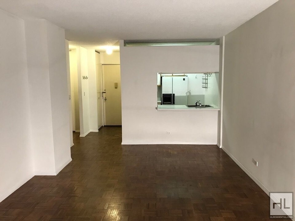 377 Rector Pl-Unit -4G in New York, NY - Building Photo