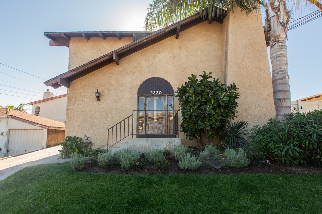 2320 Clark Ln, Unit 1 in Redondo Beach, CA - Foto de edificio