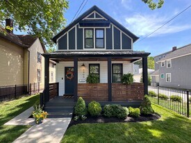 2465 Tremont Ave in Cleveland, OH - Building Photo