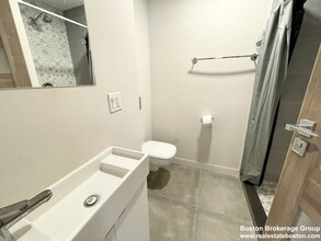 108 Buttonwood St, Unit 3 in Boston, MA - Building Photo - Building Photo