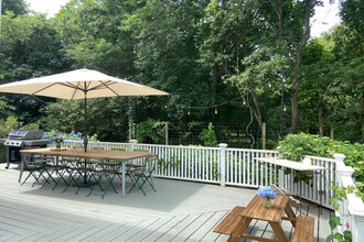 251 Meadows W in Bridgehampton, NY - Foto de edificio - Building Photo