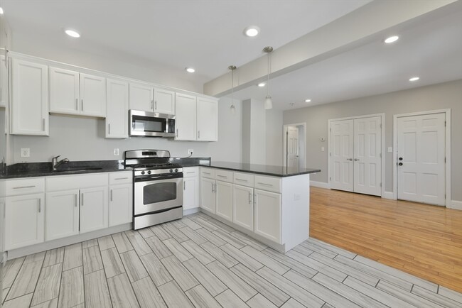 property at 10 Howell Ct