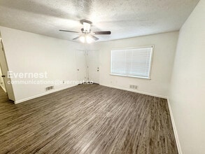 10085 Brass Ring Rd in Jonesboro, GA - Foto de edificio - Building Photo