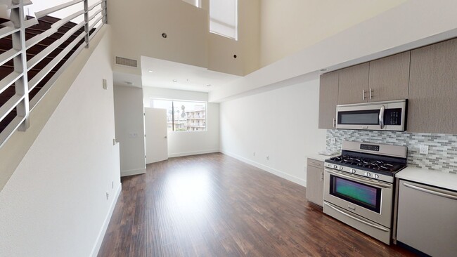 Lindblade Lofts in Los Angeles, CA - Foto de edificio - Interior Photo