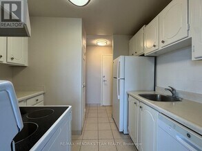 610 Lake St in St Catharines, ON - Building Photo - Building Photo