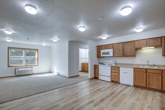 14th Street Apartments in Cloquet, MN - Foto de edificio - Interior Photo