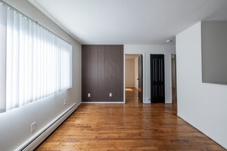 Harrison Street Apartments in Lincoln Park, MI - Foto de edificio - Interior Photo