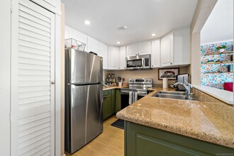 2950 Broadway, Unit 24 in San Diego, CA - Building Photo - Building Photo