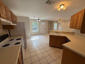 221 S Scenic Loop in Canyon Lake, TX - Building Photo - Building Photo