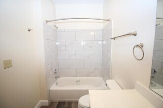 1665 Kenton Rd in Dover, DE - Foto de edificio - Building Photo