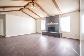 2111 77th Pl in Lubbock, TX - Foto de edificio - Building Photo