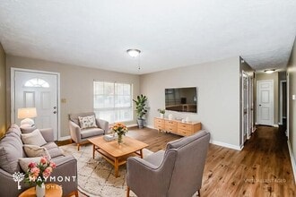 44 Hyde Park Row in Brownsburg, IN - Foto de edificio - Building Photo