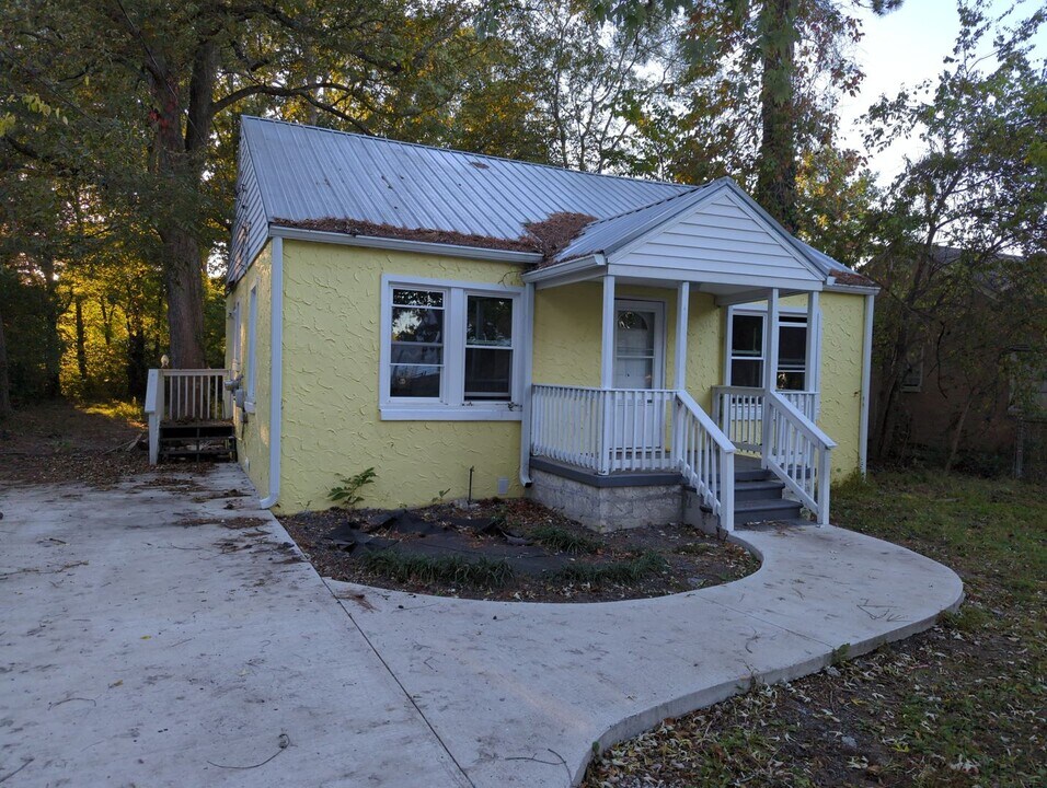 24 Palm Beach Ave in Rossville, GA - Building Photo