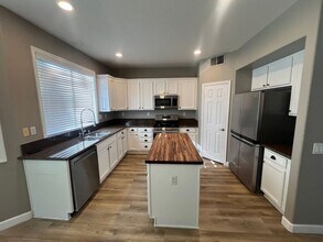 30133 Destiny Dr in Murrieta, CA - Building Photo - Building Photo