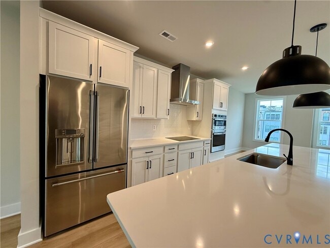 527 Munson Woods Walk in Short Pump, VA - Foto de edificio - Building Photo