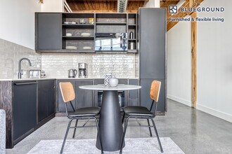 2061 N Southport Ave in Chicago, IL - Building Photo - Building Photo