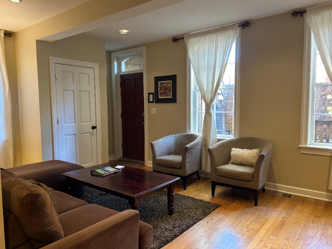 403 W Eugenie St, Unit 1F in Chicago, IL - Building Photo - Building Photo