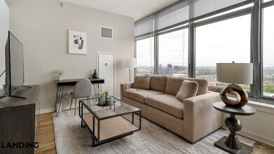 347 W Chestnut St in Chicago, IL - Foto de edificio - Building Photo