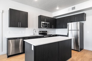 Hunters Landing in Ogden, UT - Building Photo