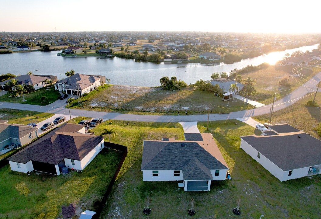 1827 NW 10th St in Cape Coral, FL - Building Photo