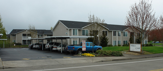 Willow Creek Apartments in Albany, OR - Building Photo - Building Photo