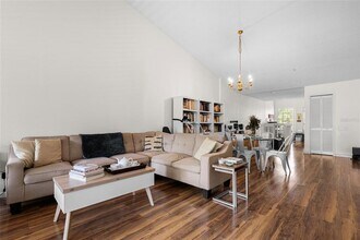 6029 Lake Pointe Dr in Orlando, FL - Building Photo - Building Photo