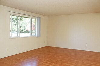 4110-4116-4116 N Willis Blvd in Portland, OR - Building Photo - Building Photo