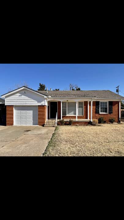 1601 Oxford Way in The Village, OK - Building Photo