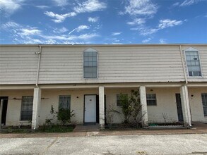 6201 Ranchester Dr in Houston, TX - Building Photo - Building Photo