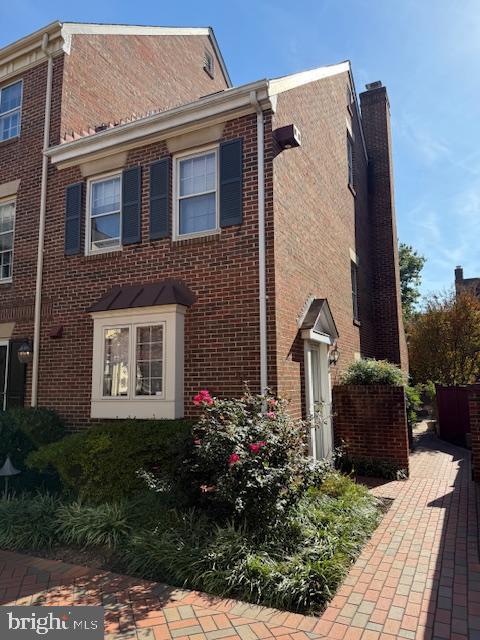 1112 W Abingdon Dr in Alexandria, VA - Building Photo - Building Photo