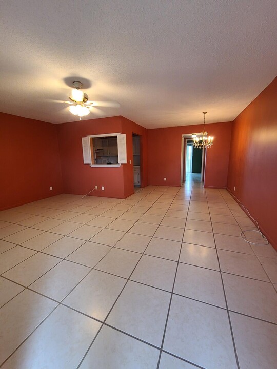 289 Camden L in West Palm Beach, FL - Building Photo