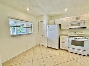 709 Landover Cir in Naples, FL - Building Photo - Building Photo