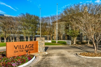 Village on the Parkway Apartments in Houston, TX - Building Photo - Building Photo