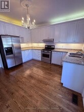 37 Castlegate Blvd in Brampton, ON - Building Photo - Building Photo