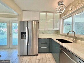 5413 Ives Pl in Springfield, VA - Building Photo - Building Photo