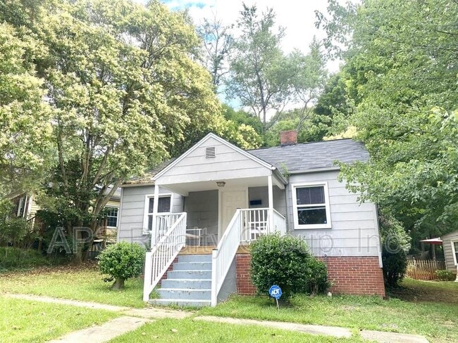 property at 2405 Hoyt St