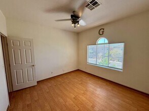 7247 W Mesa Vista Ave in Las Vegas, NV - Building Photo - Building Photo