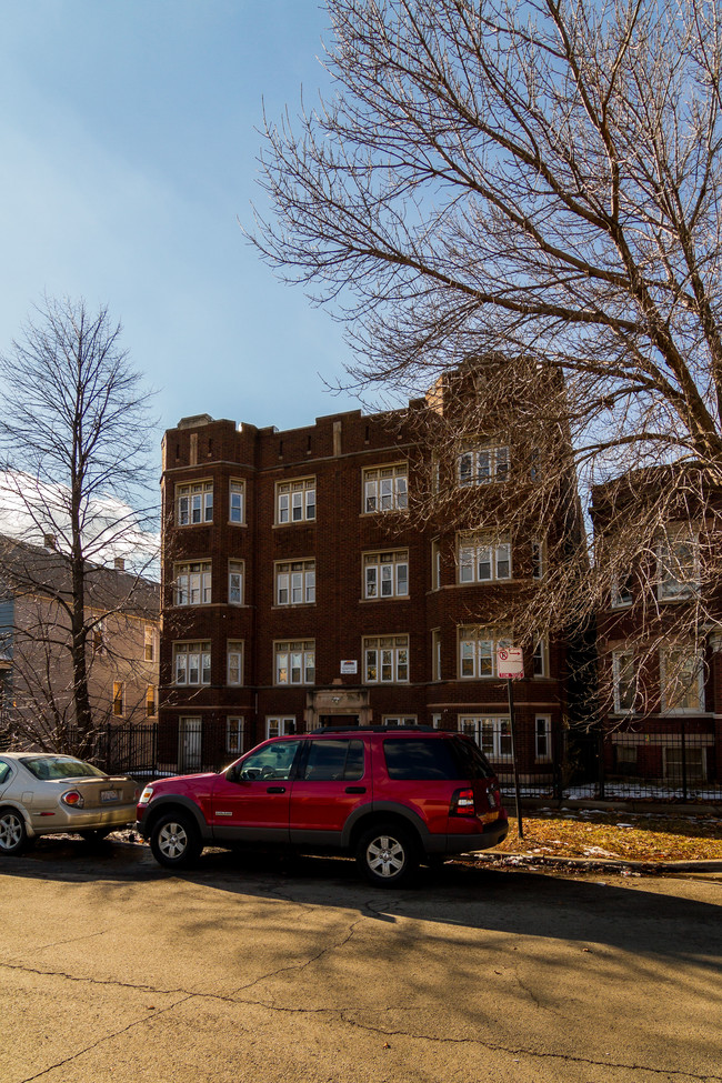 9006 S Escanaba Ave in Chicago, IL - Building Photo - Building Photo