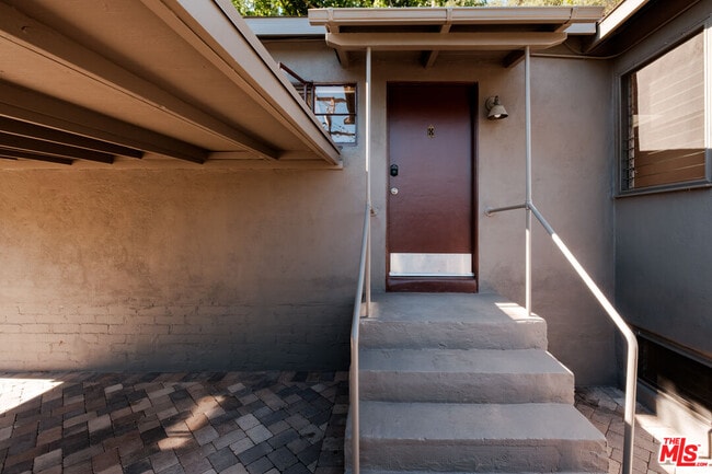816 Basin Dr in Topanga, CA - Building Photo - Building Photo