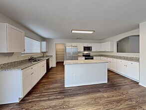 9210 Laguna Falls in San Antonio, TX - Building Photo - Building Photo