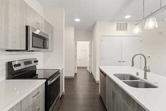 2420 E Capitol Dr in Shorewood, WI - Building Photo - Building Photo