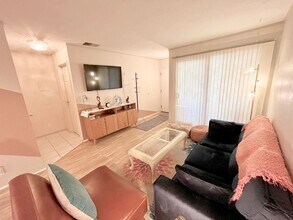 2860 N Los Felices Rd-Unit -Available in Palm Springs, CA - Building Photo - Building Photo